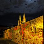 Graffitiwand bei Mondschein