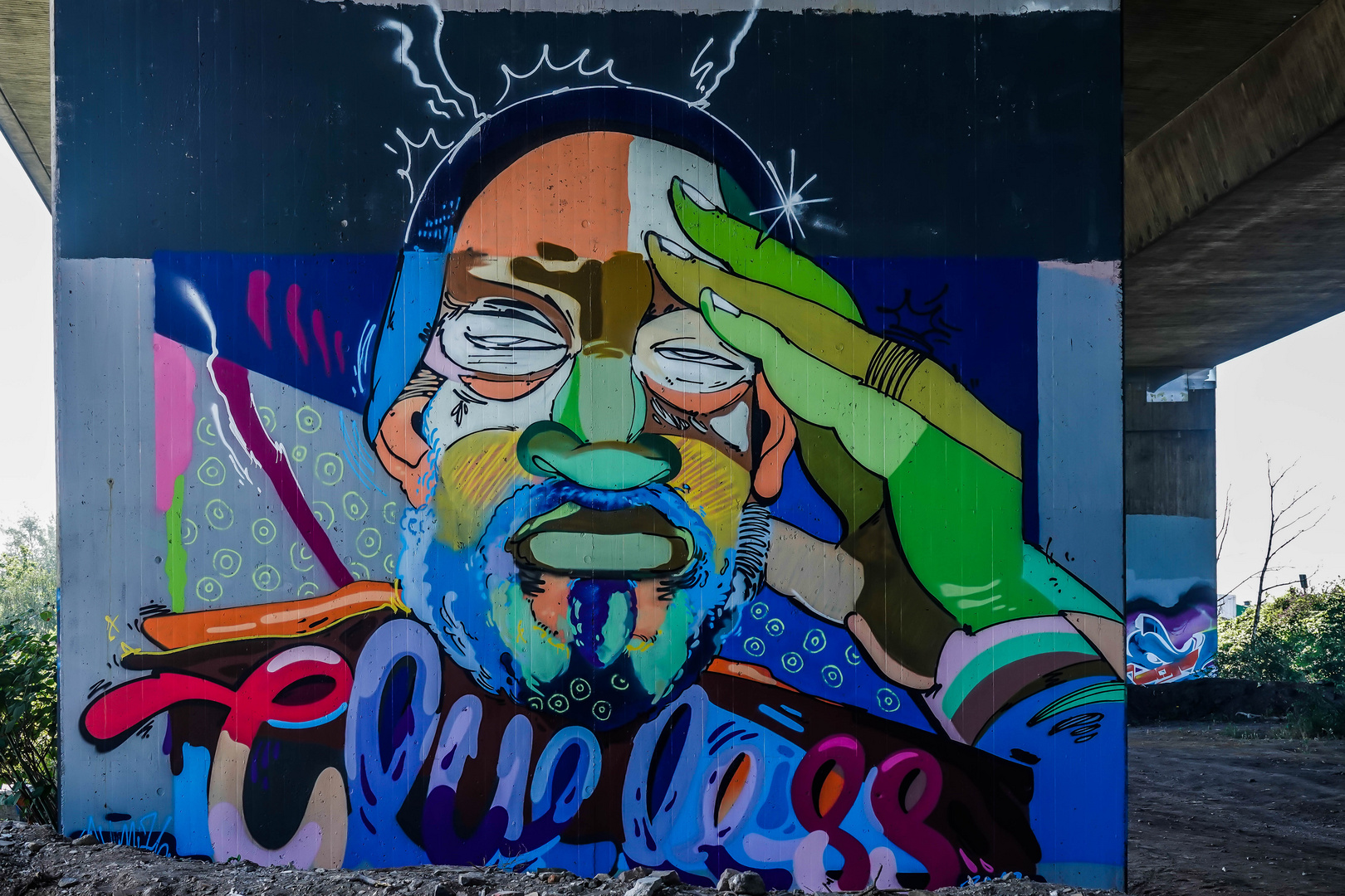 Graffito auf einem Pfeiler ... (01)