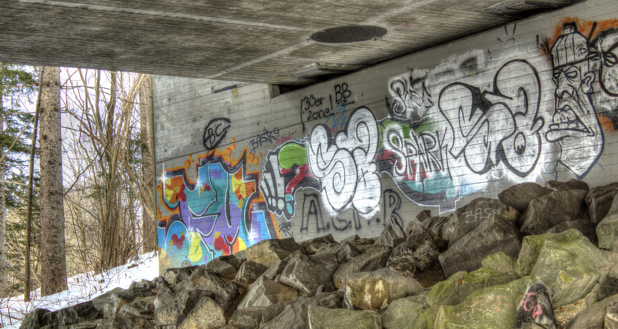 Graffitti unter der Brücke [HDR]