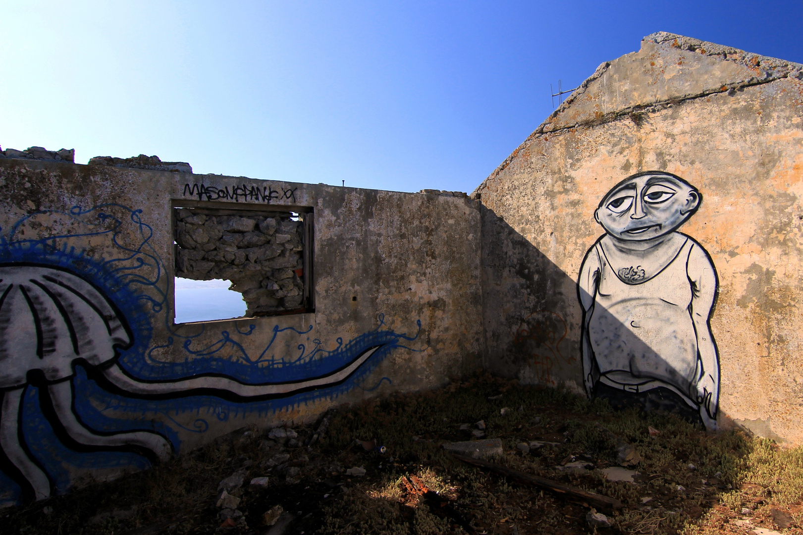 Grafitti auf einer Ruine auf dem Gibraltar Felsen