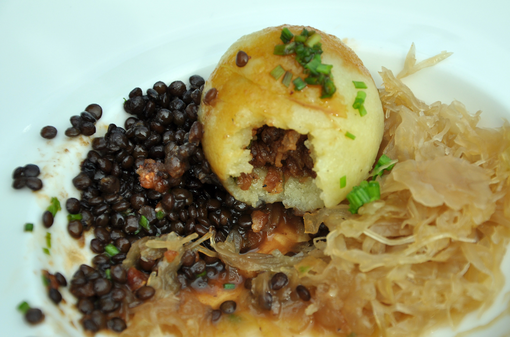 Grammelknödel mit geschmorten Linsen