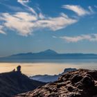 Gran Canaria - Roque Nublo, dahinter der hohe Teide (Teneriffa)