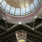 Gran cúpula modernista del mercado central de Valencia.