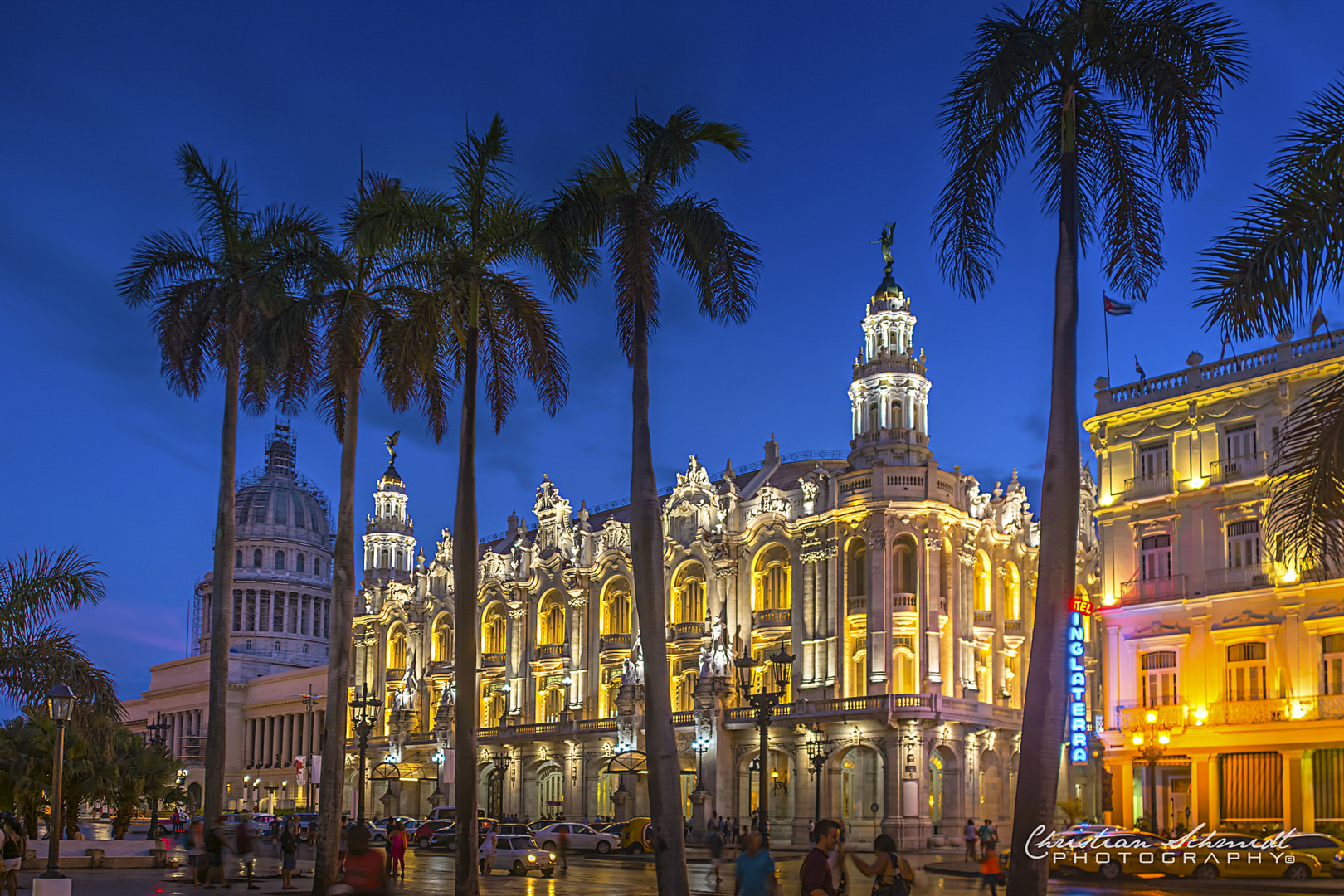 GRAN TEATRO DE LA HABANA BEI NACHT 