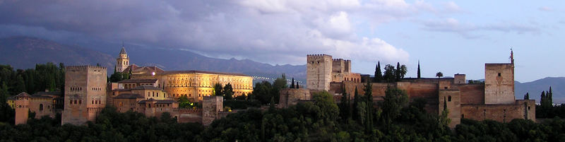 Granada - Alhambra in der Dämmerung