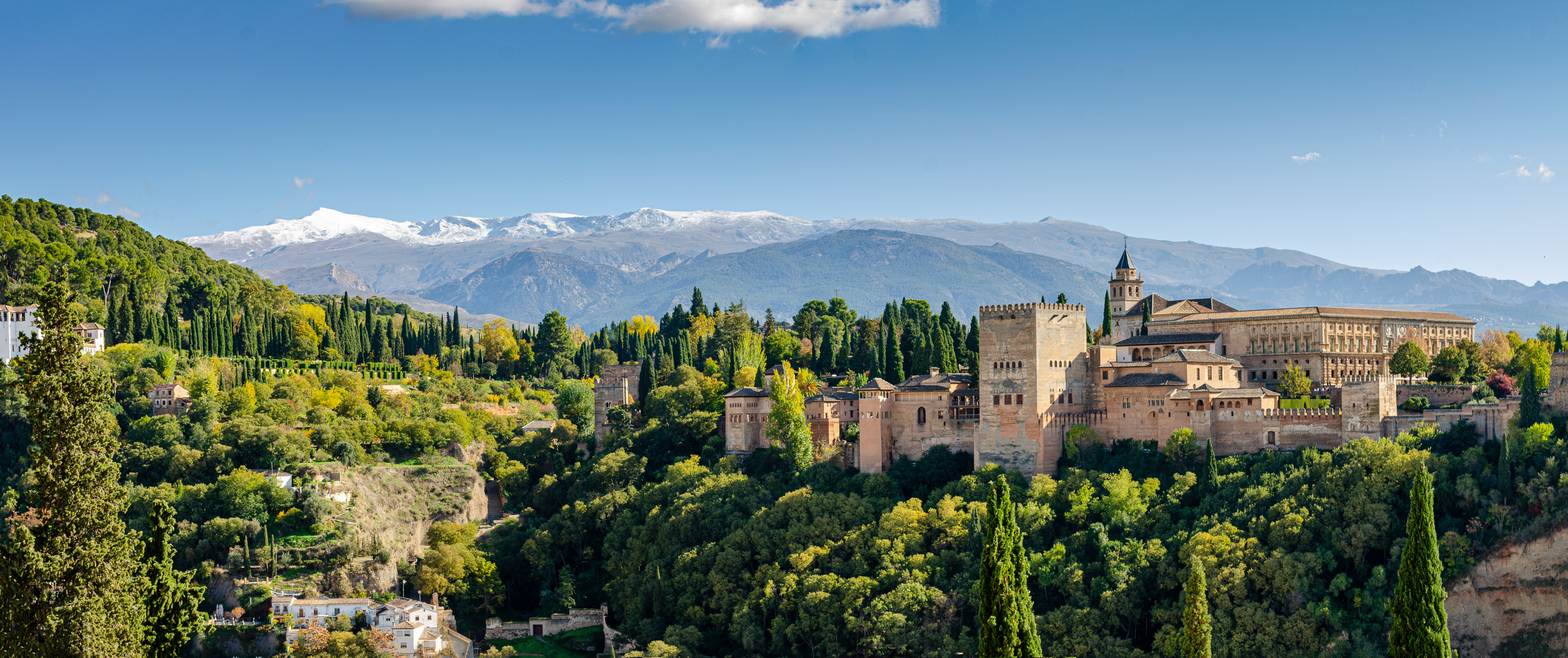 Granada - hier die klassische Aussicht auf die Alhambra 