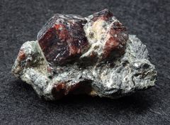 Granat aus den Zillertaler Alpen