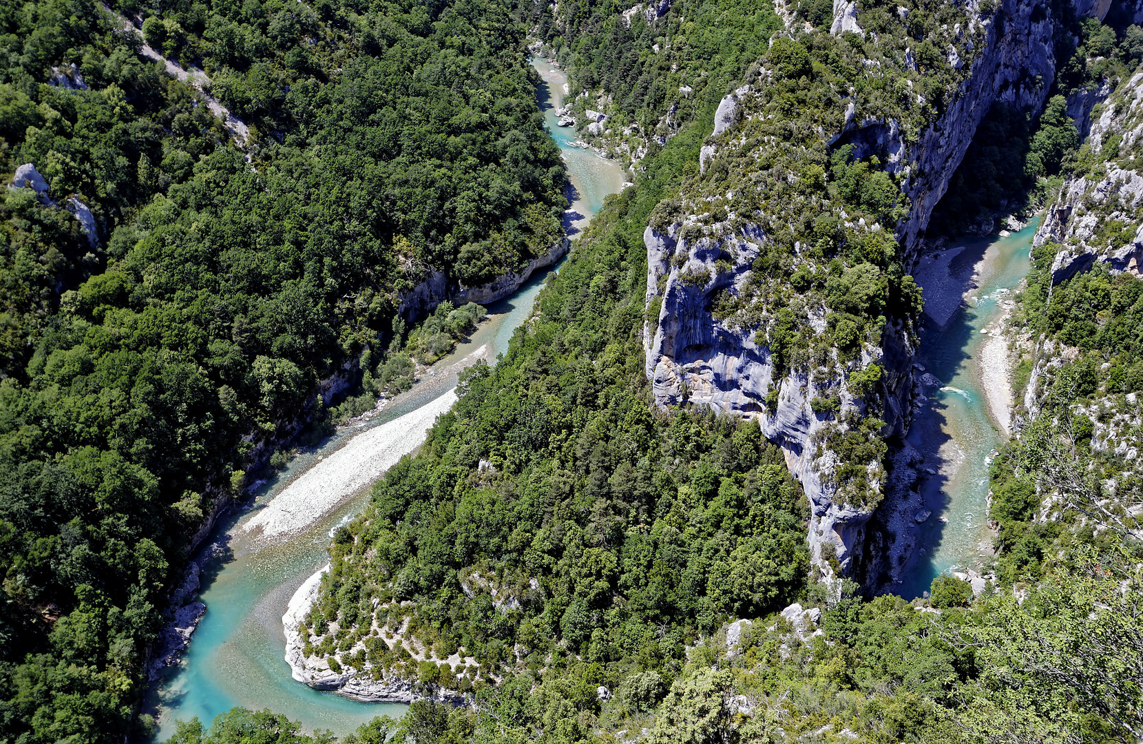 Grand canyon des gorges du Verdon vu depuis le balcon de la Mescla.