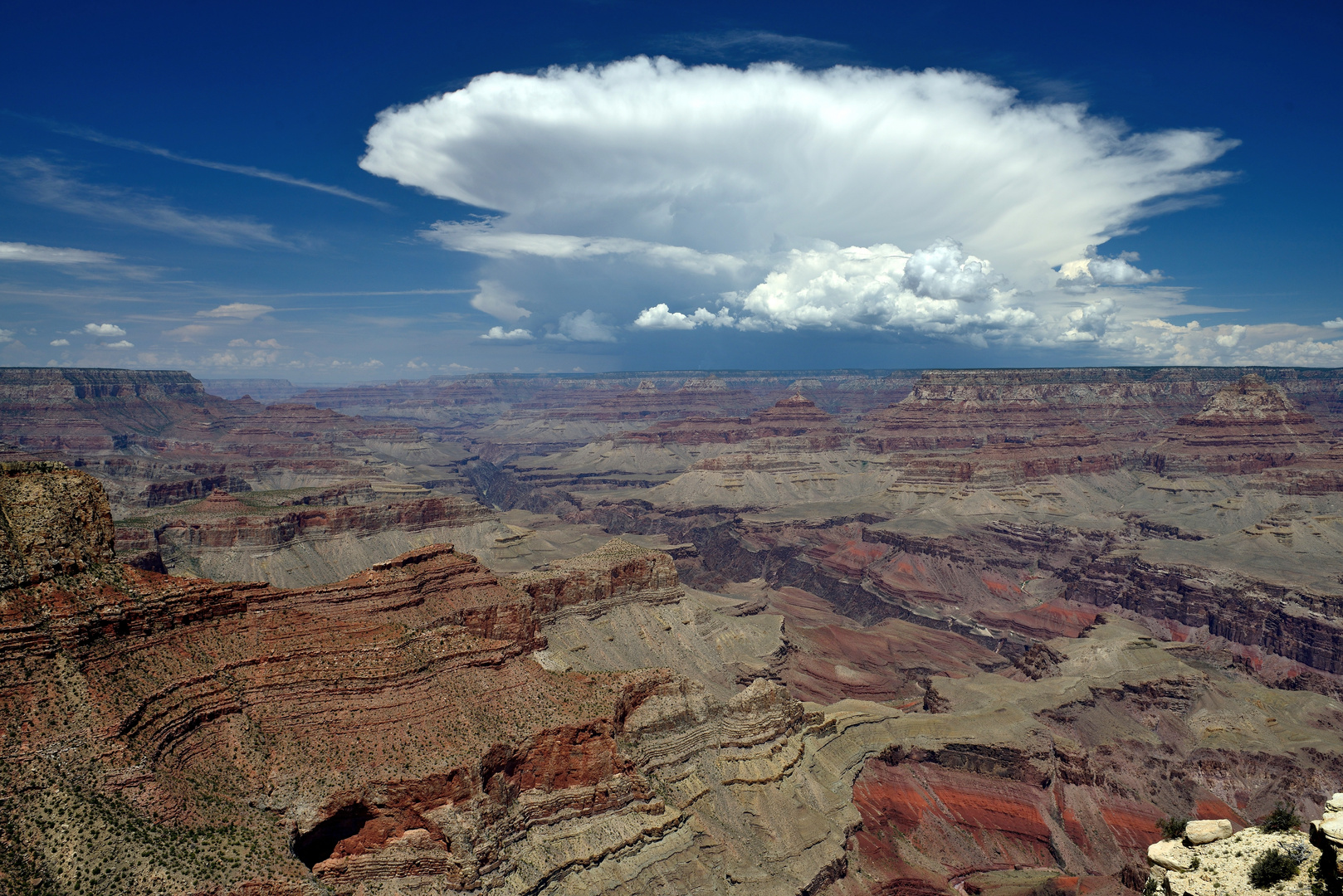 Grand Canyon mit Gewitterwolke