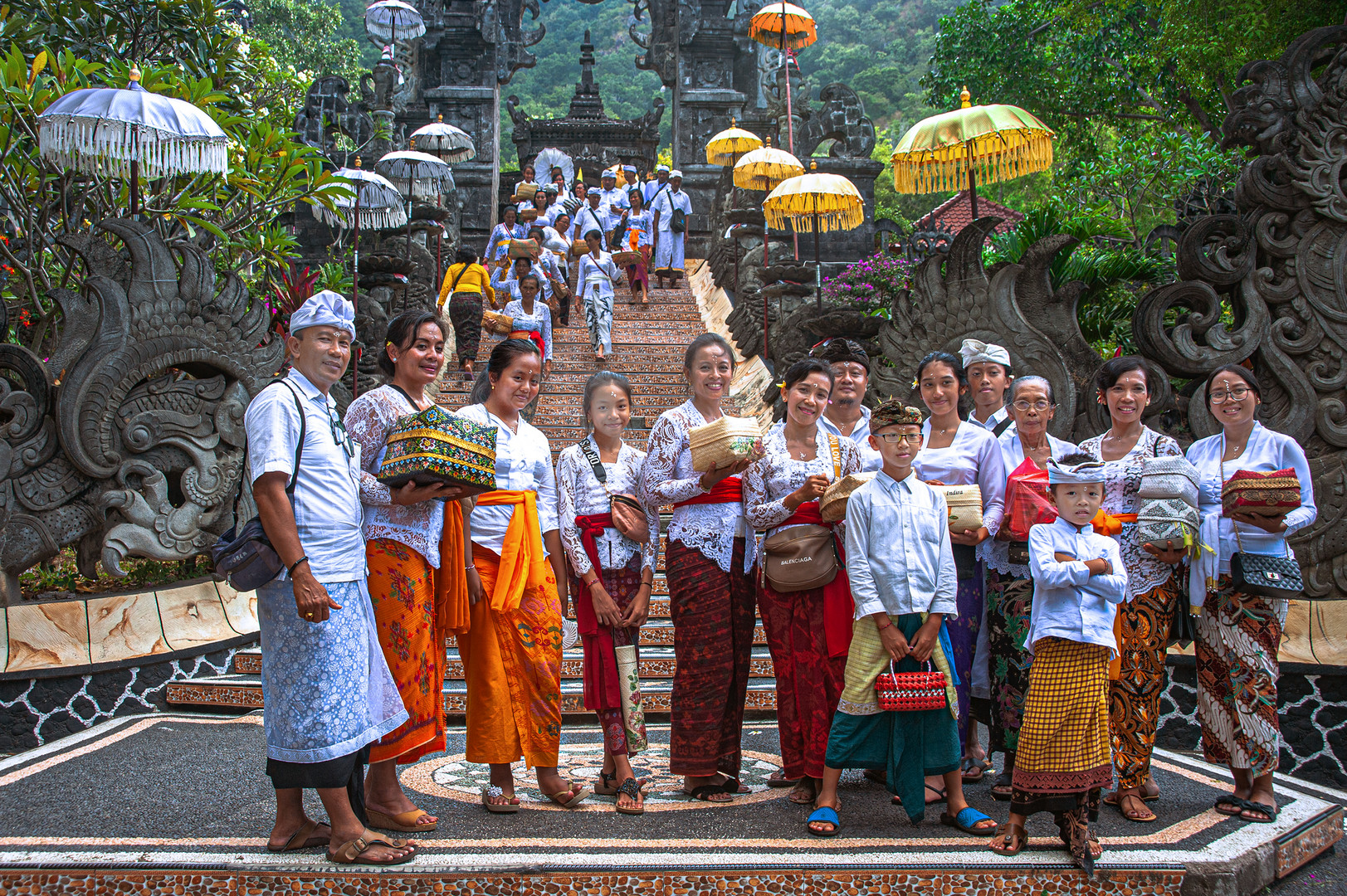 Grand family leaving Pura Melanting