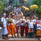 Grand family leaving Pura Melanting