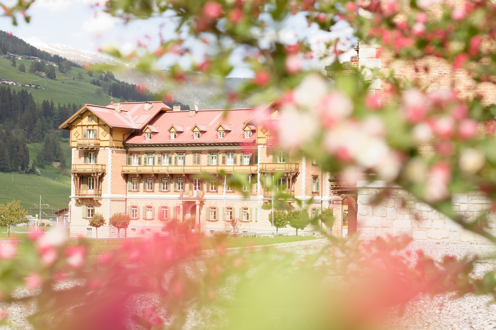 Grand Hotel Toblach - Gebäude im Fokus