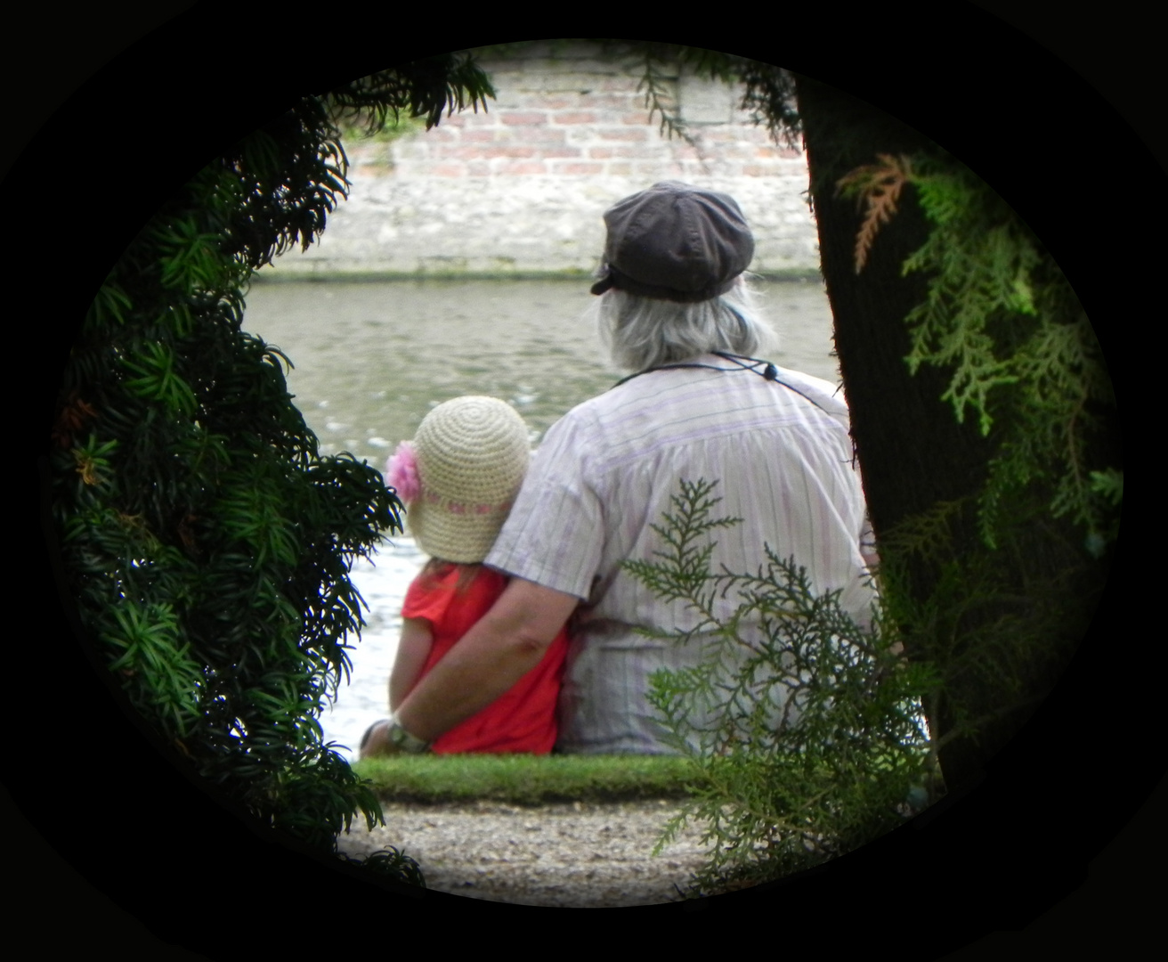 Grand-mère anglaise avec sa petite-fille.