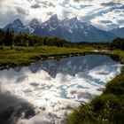 Grand Teton NP im Spiegelbild bei Gegenlicht