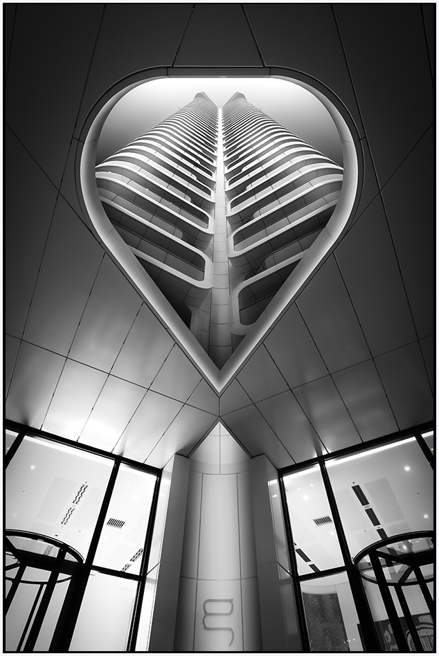 Grand Tower 1.0 Foto & Bild spezial, architektur, monochrome fine art
