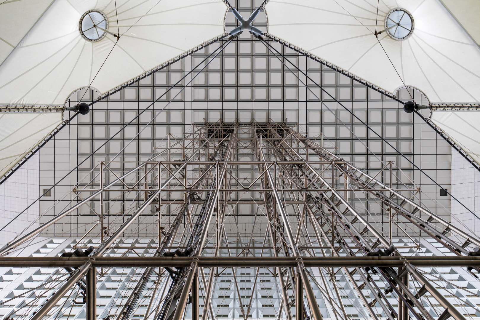 Grande Arche de la Défense. Deckenansicht.