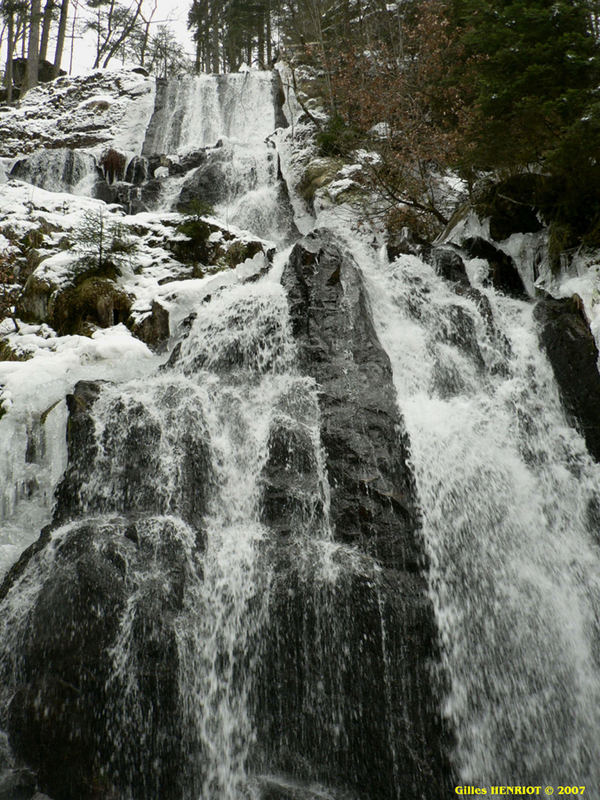 Grande cascade de Tendon.