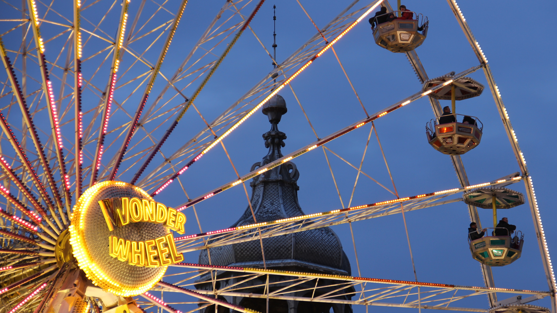 Grande Roue au Mans pour Noêl - pénombre