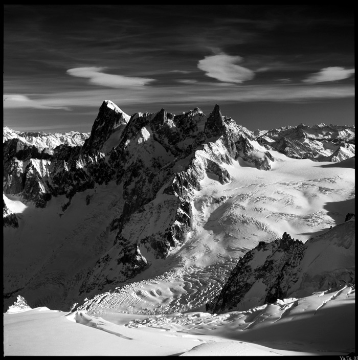 Grandes Jorasses (4208 m) & Dent du Geant (4013 m)