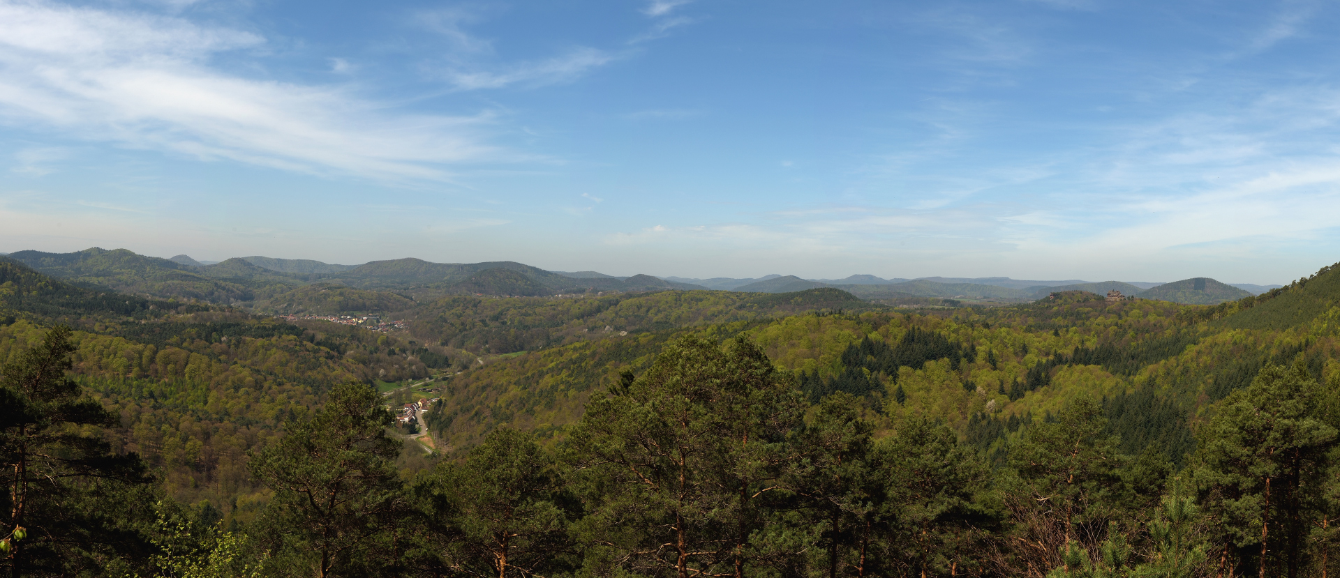 Grandios ist  Aussicht vom weißen Stein der auf dem Treutelsberg liegt. FREIHANDPANO...