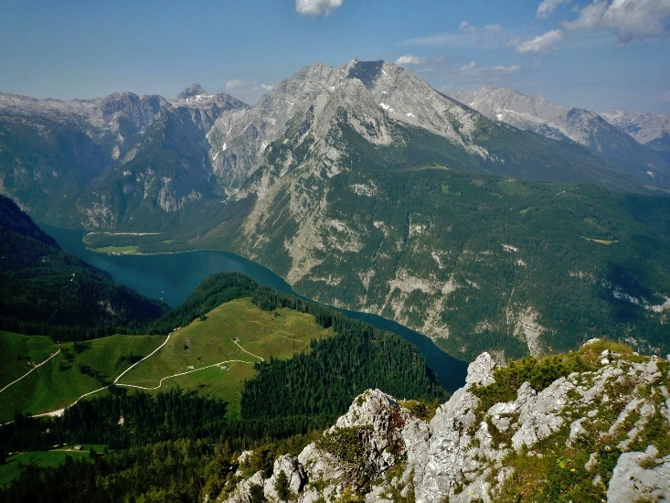 Grandiose Bergwelt: Blick vom Jenner auf den Königssee mit Watzmann