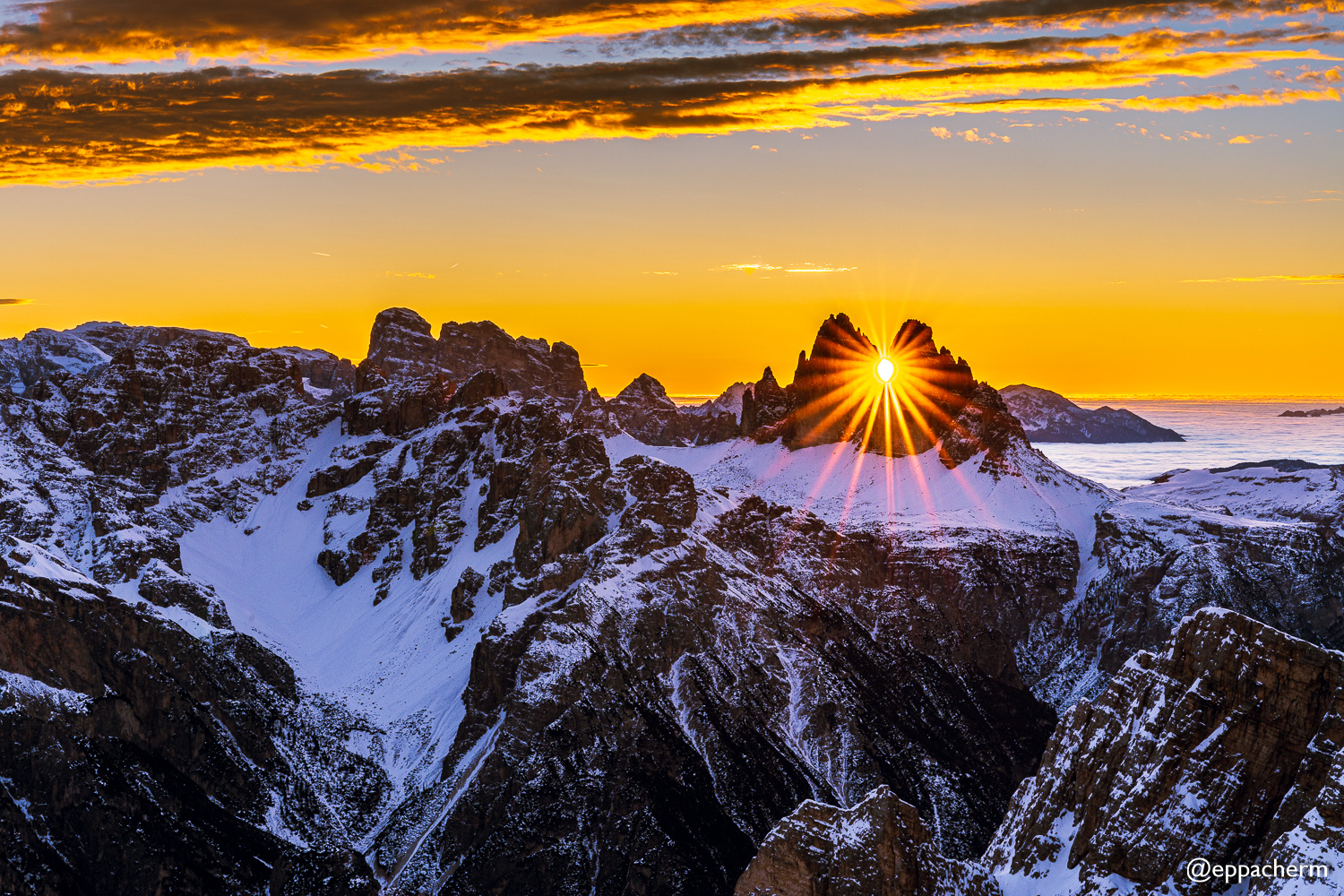 Grandioser Sonnenaufgang zwischen den Drei Zinnen