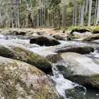 Granitblöcke mit Wasserschliff