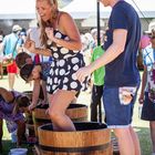 Grape stomping am Stellenbosch Wine Festival