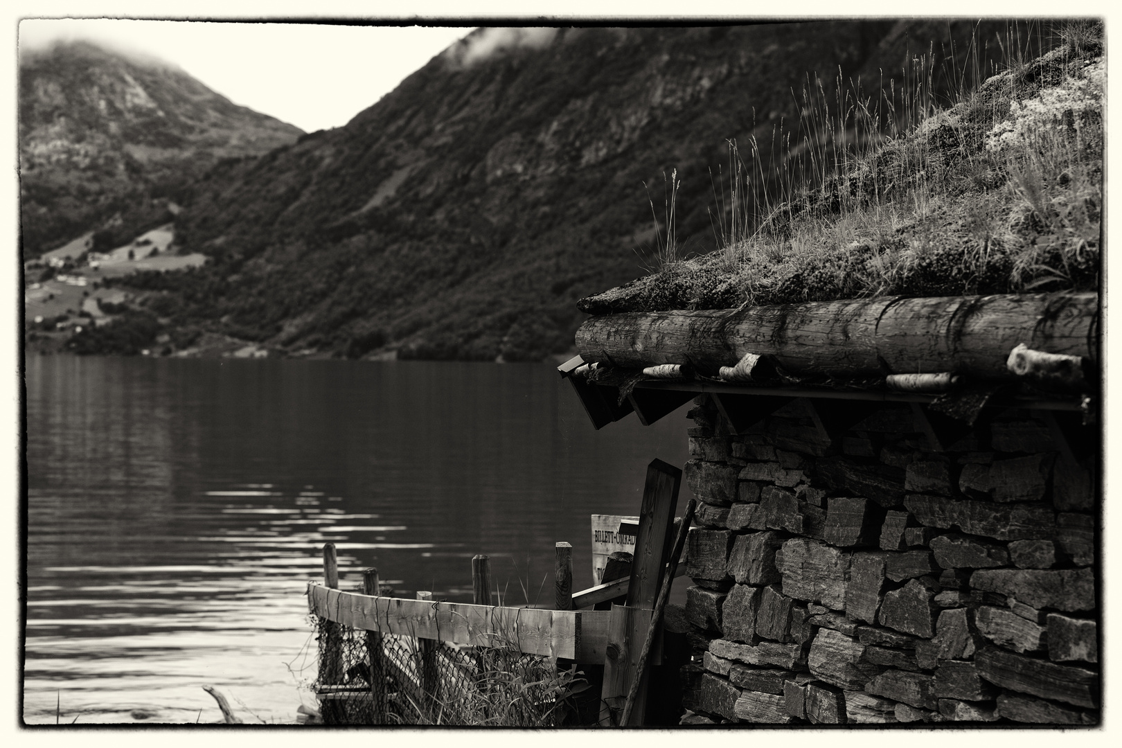 Grasgedecktes Haus in Norwegen