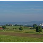 Graswirtschaft und Getreidesilos im Mittelthurgau