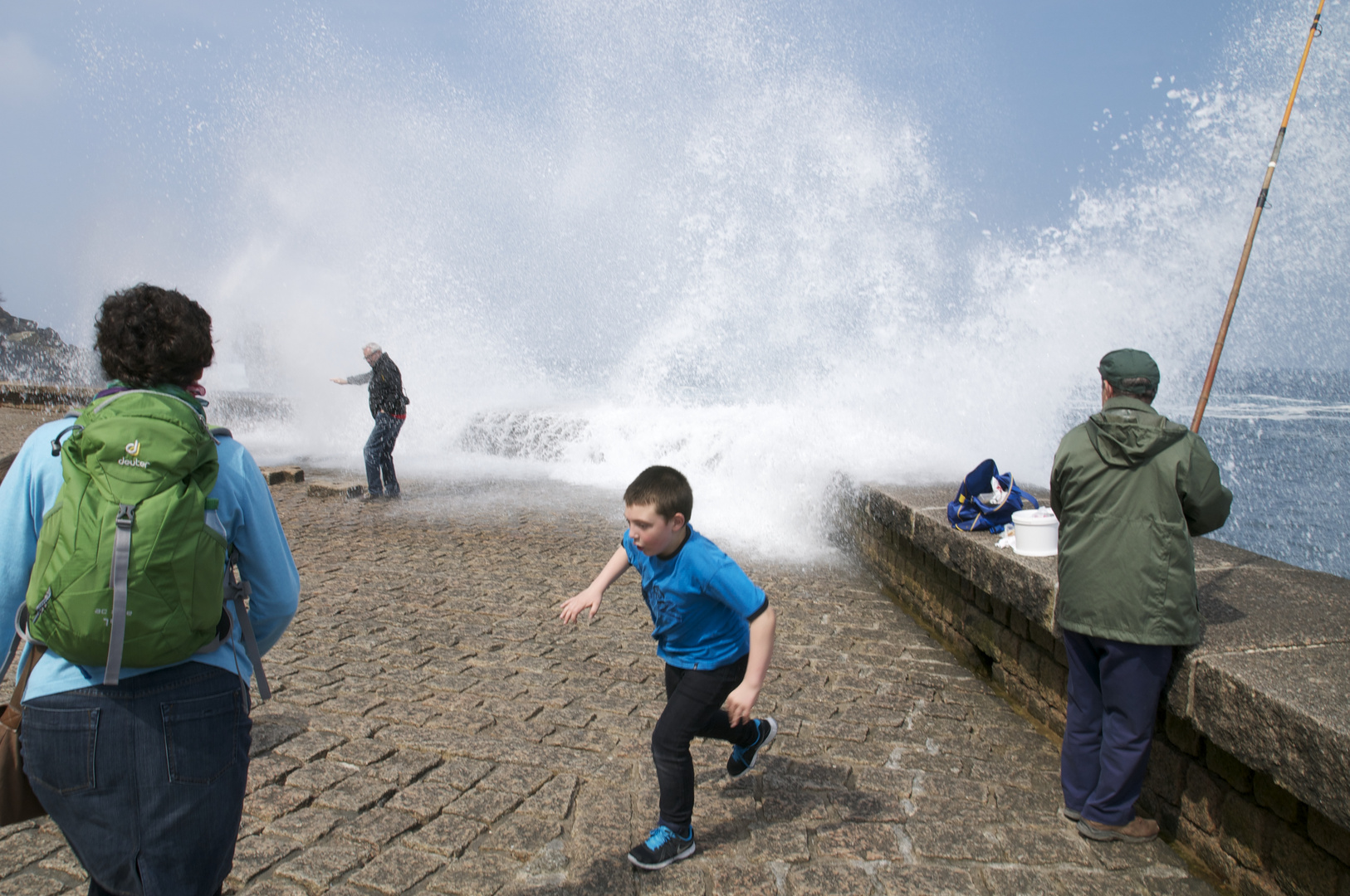 Gratisdusche auf der Mole unterhalb des Monte Igueldo (Donostia)