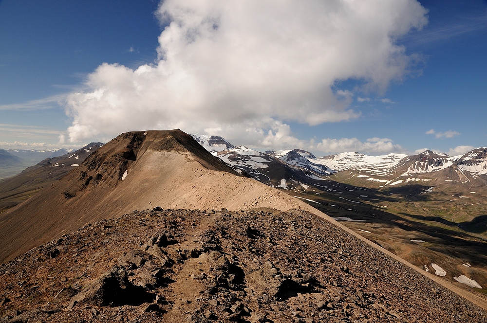 Gratwanderung auf dem Berg Súlur in Island. Wünsche meinen FC freunden...