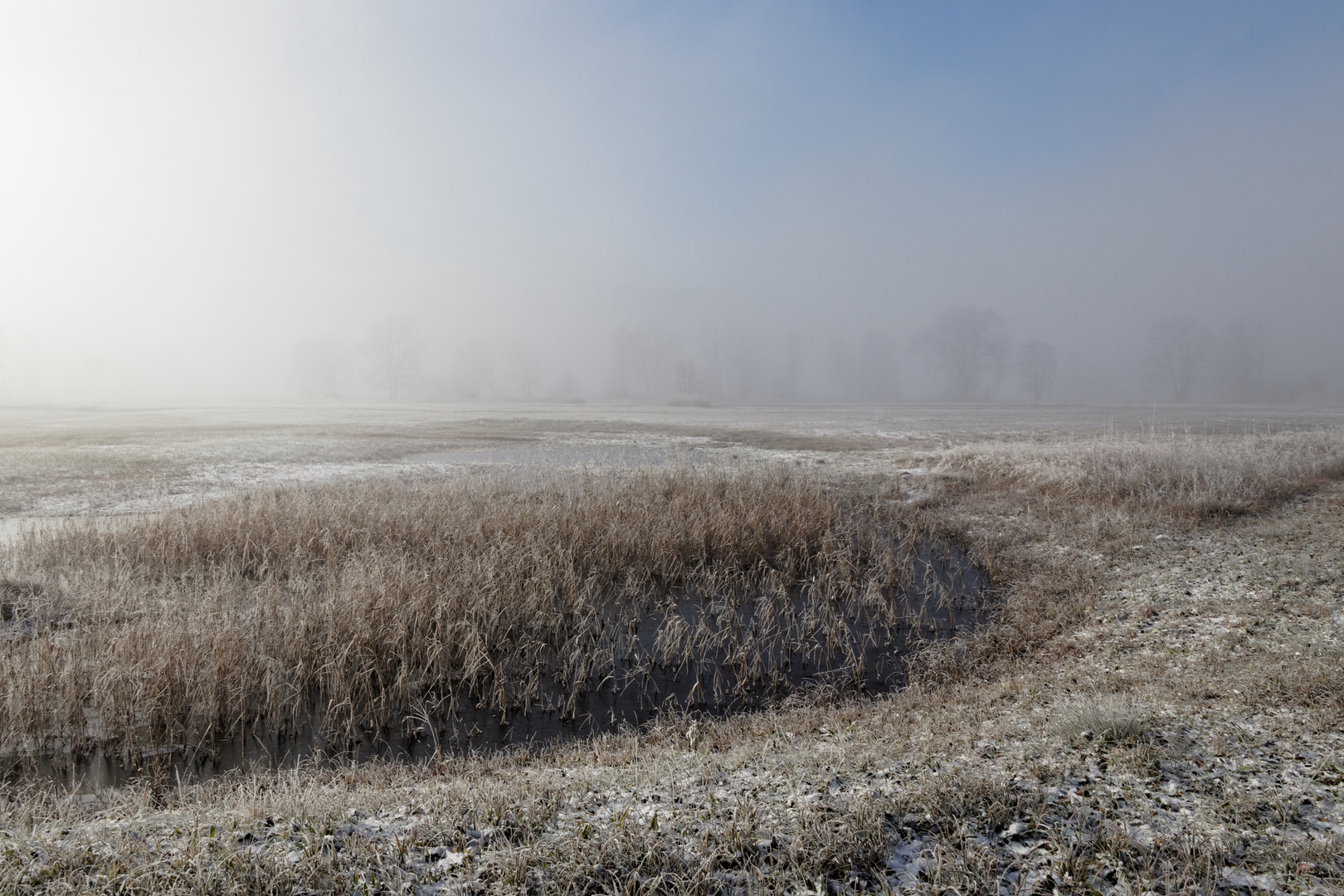 grau in grau mit etwas blau