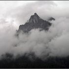 Grau in Grau zeigt sich der Karwendel bei Mittenwald....