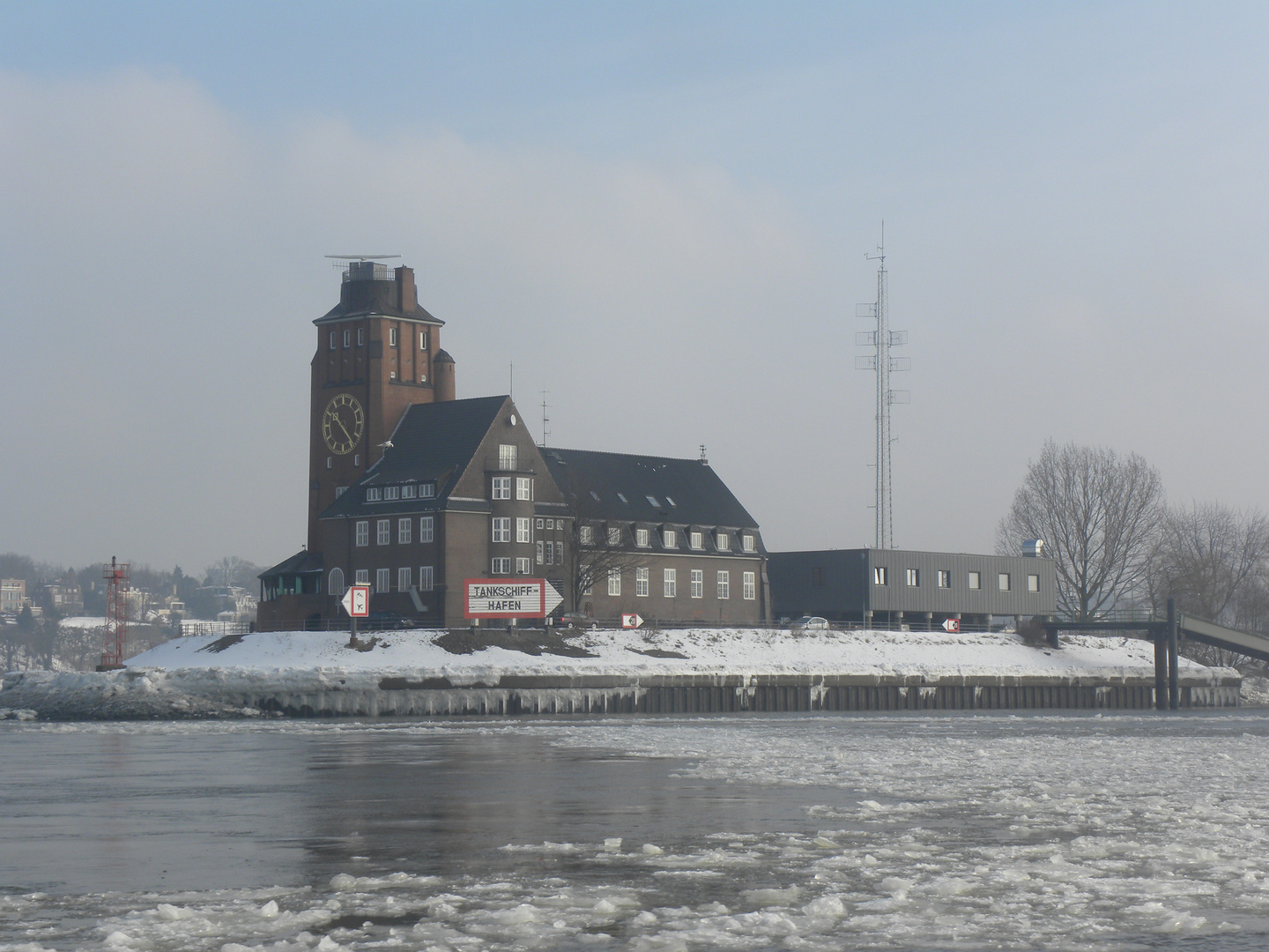 grau und trüb