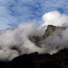 Graubündens Bergwelt eingehüllt in Nebel