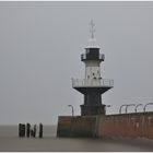 Graue Suppe über der Elbe