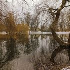 Graue Wolken überm Portikus