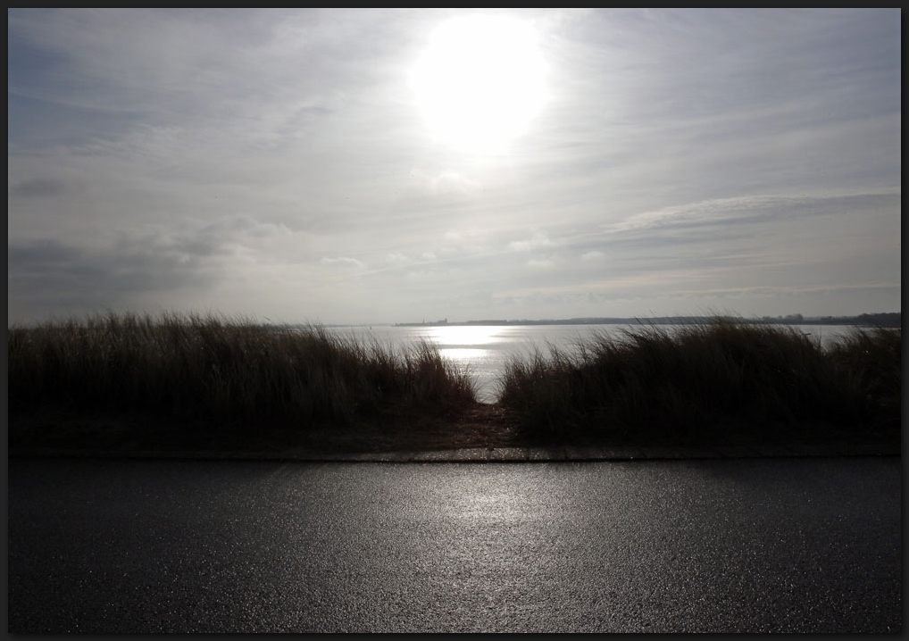 Grauer Herbsttag am Meer