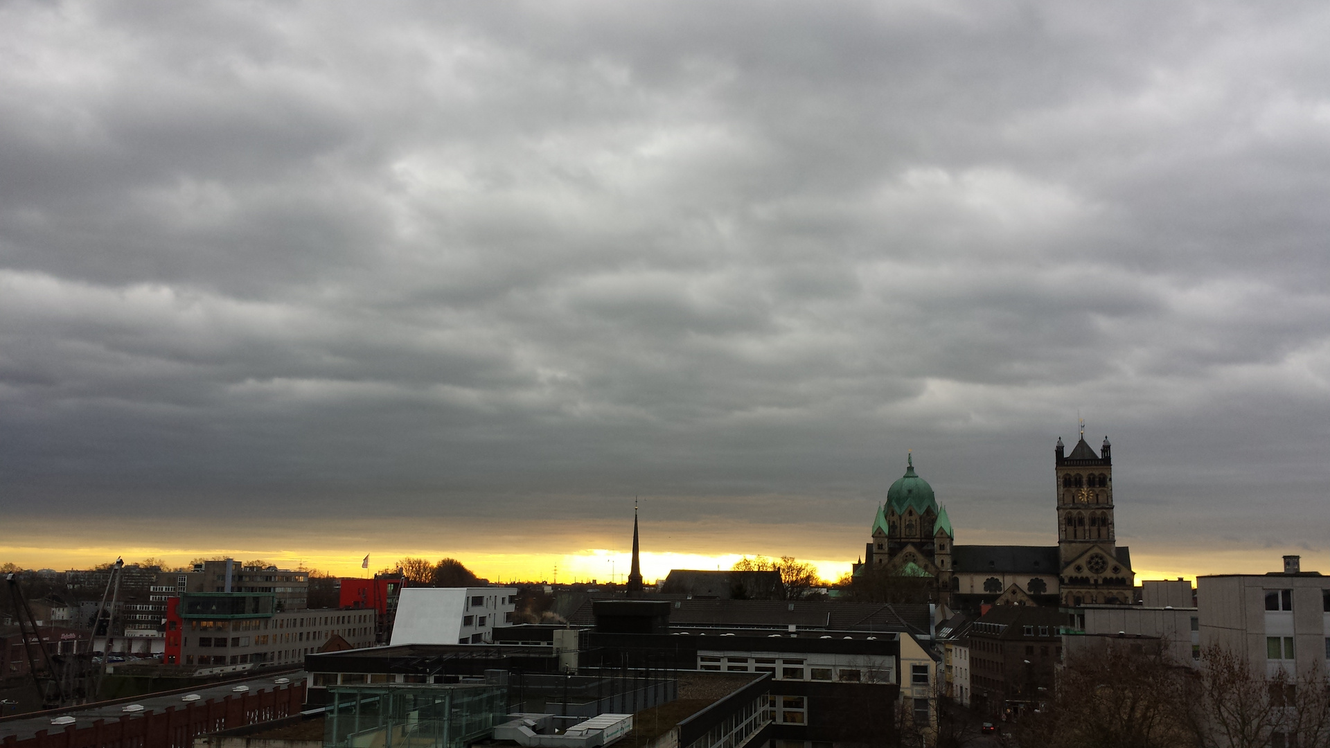 Grauer Himmel über Neuss / grey skies over Neuss