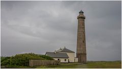 grauer Leuchtturm bei grauem Wetter