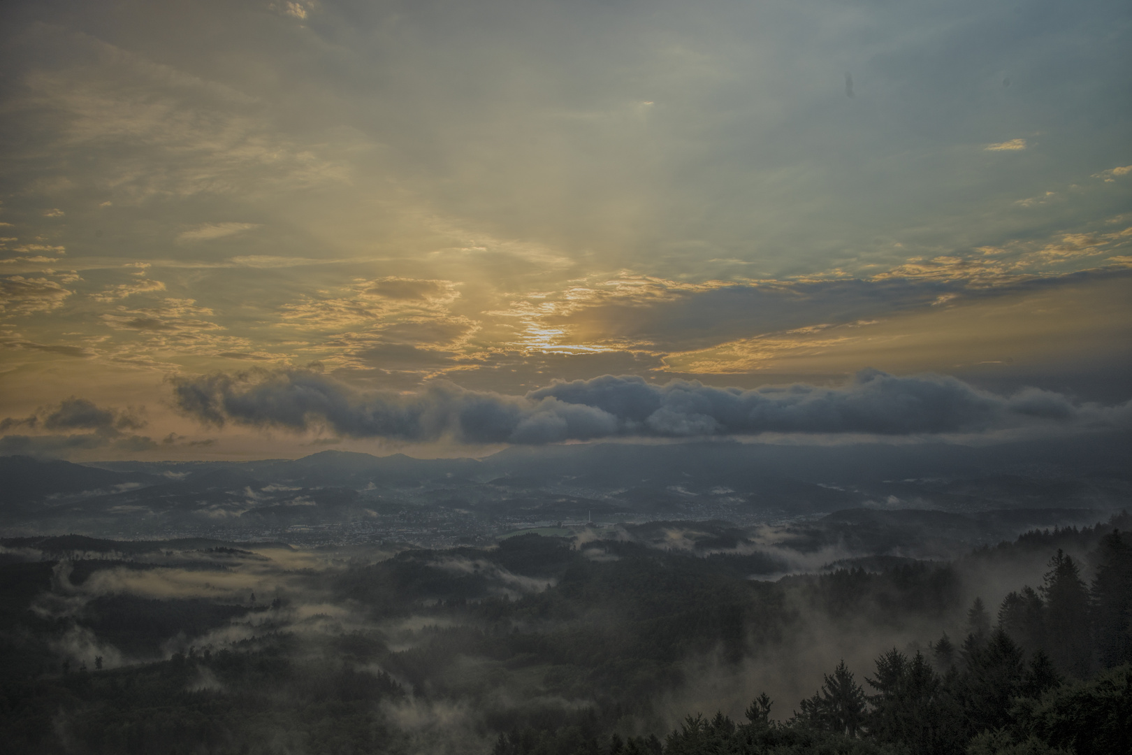 Grauer Sonnenaufgang