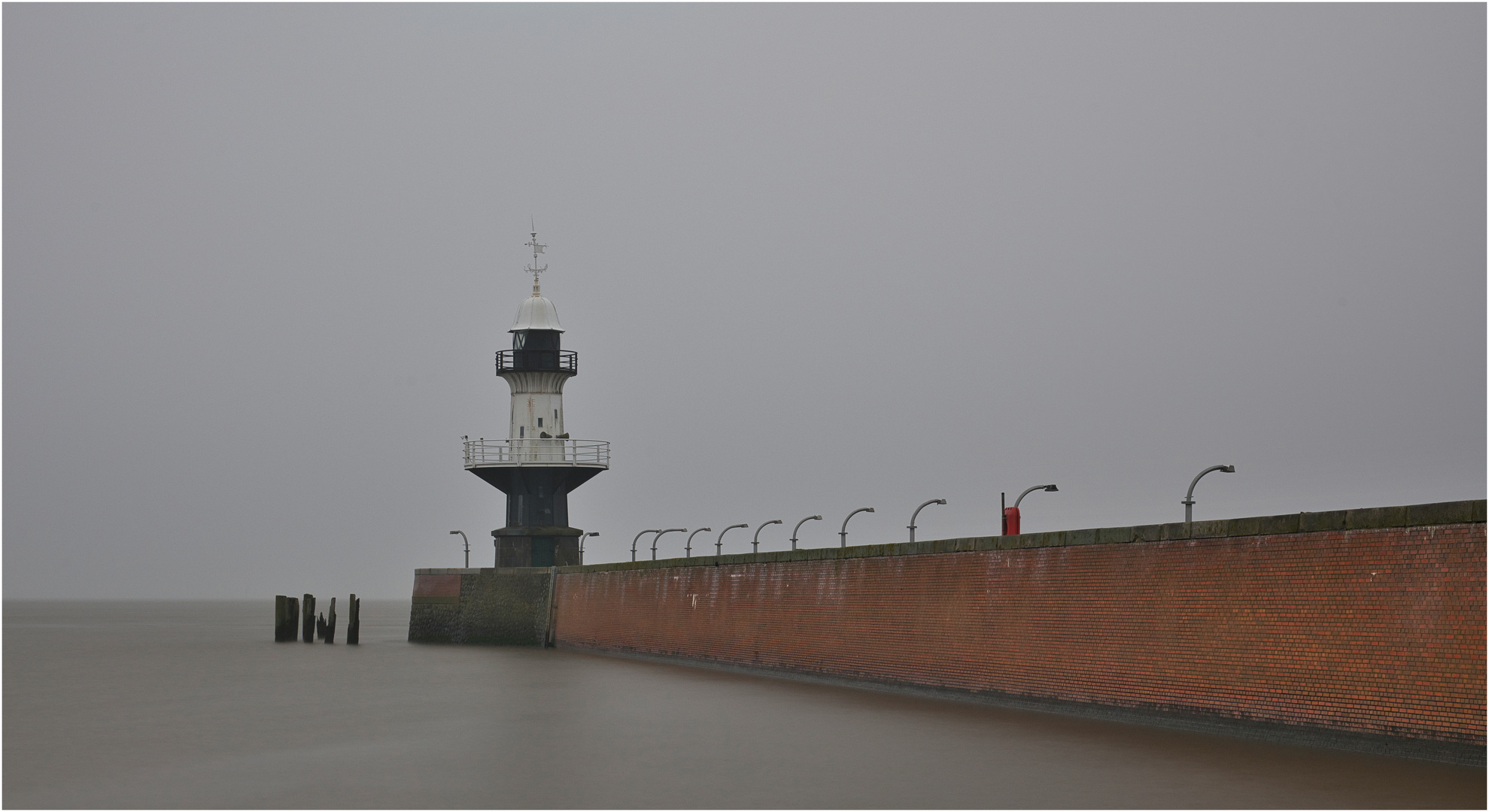 Grauer Tag an der Elbe