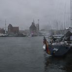 Grauer Tag, und grauer Tag am Hafen