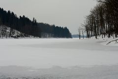 Grauer Wintertag am Beversee