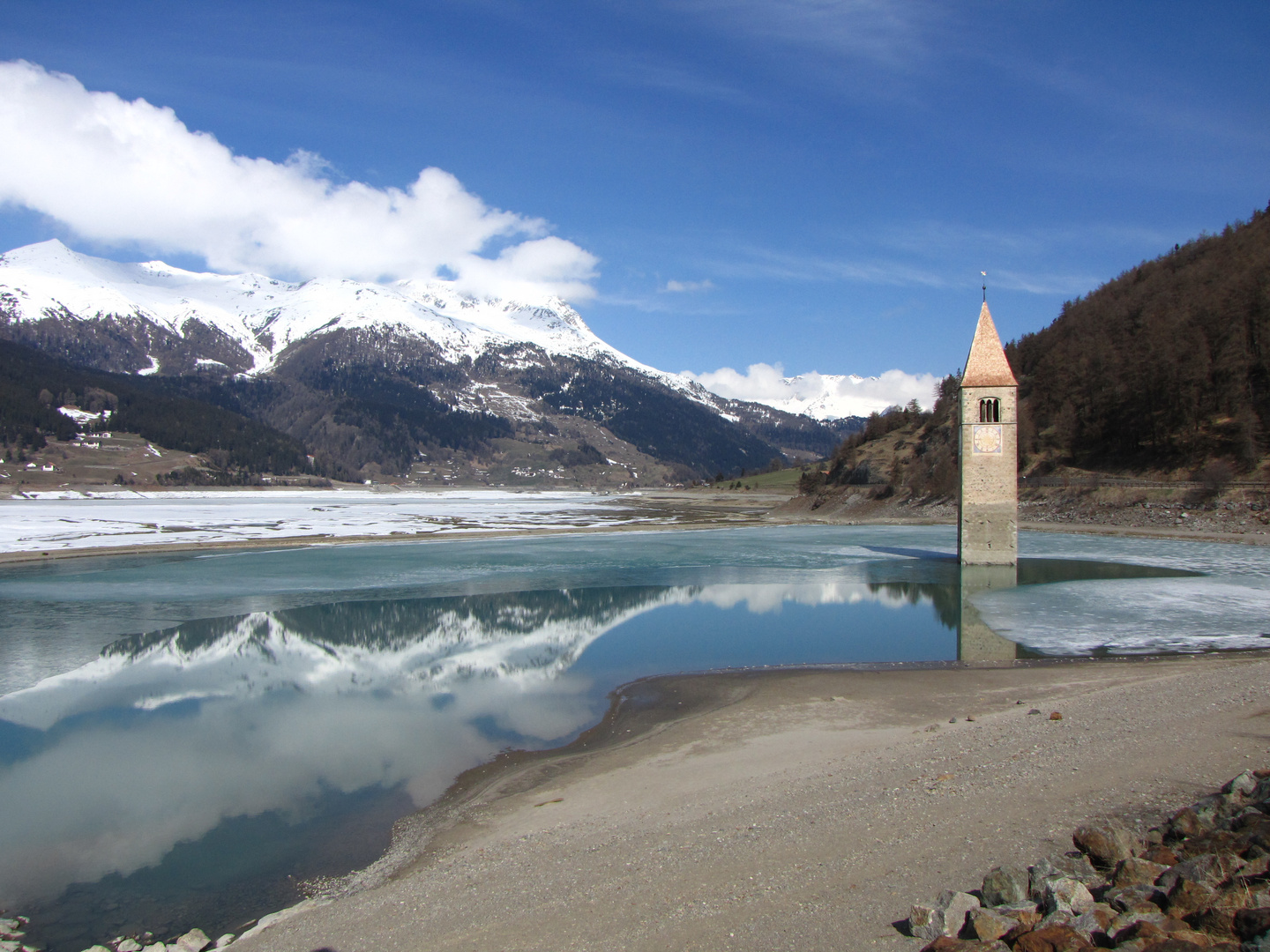 Graun am Reschensee im April !