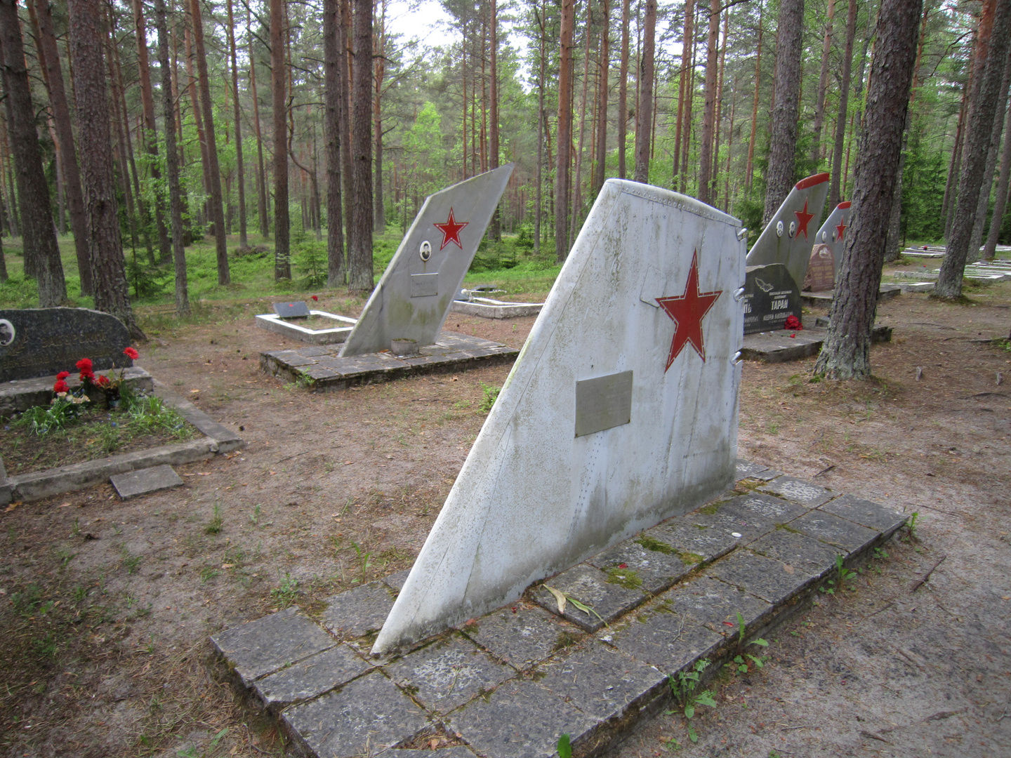 Graves of pilots  SU Air Force