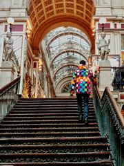 Gravir l'escalier du passage Pommeraye 