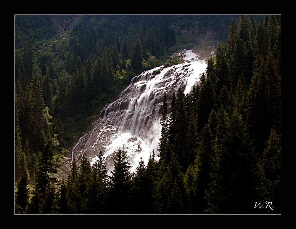 Grawa-Wasserfall-im-Stubaital