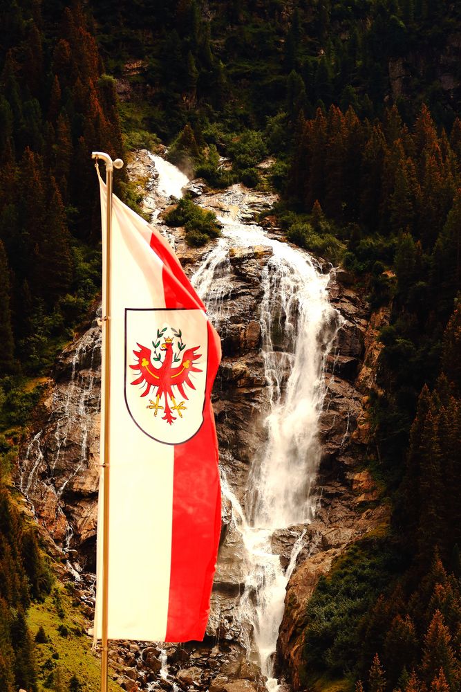 Grawa - Wasserfall im Stubaital // TIROL